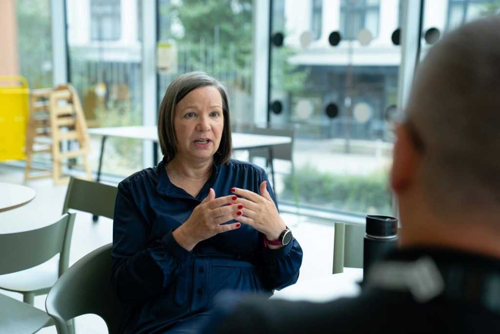 Sales recruitment consultant discussing vacancy brief with hiring manager
